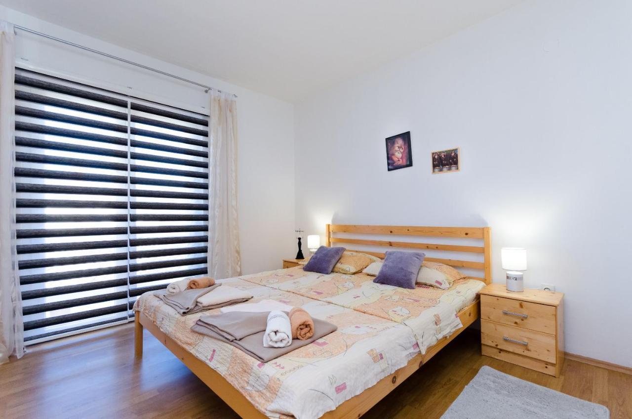Apartments Luka Supetarska Draga Bagian luar foto