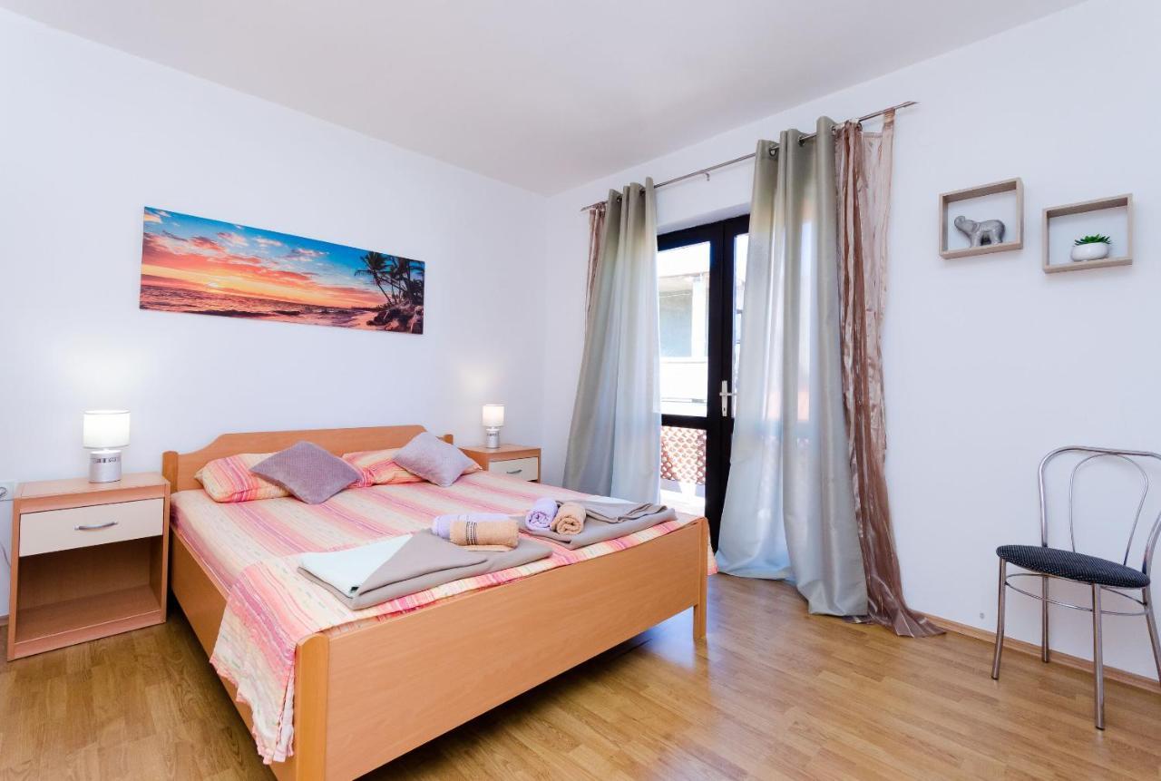 Apartments Luka Supetarska Draga Bagian luar foto